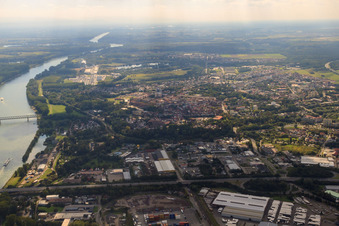 Vue aérienne de Vue de la ville depuis le nord à Germersheim dans le département Rhénanie-Palatinat, Allemagne