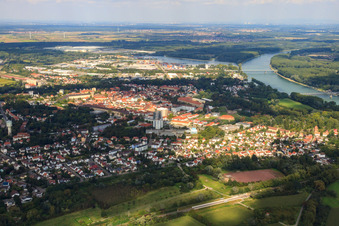 Vue aérienne de Vue de la ville depuis le sud à Germersheim dans le département Rhénanie-Palatinat, Allemagne