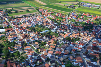 Vue oblique de Rue Wörth à Hördt dans le département Rhénanie-Palatinat, Allemagne