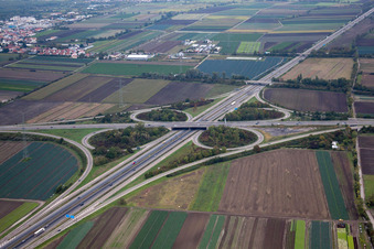 Vue aérienne de Croix de Ludwigshafen à le quartier Ruchheim in Ludwigshafen am Rhein dans le département Rhénanie-Palatinat, Allemagne