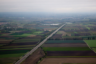 Vue aérienne de A61 à le quartier Eppstein in Frankenthal dans le département Rhénanie-Palatinat, Allemagne