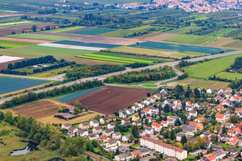 Vue aérienne de Parking pour covoiturage Maxdorf à la sortie 4 de l'A650 à Fußgönheim dans le département Rhénanie-Palatinat, Allemagne