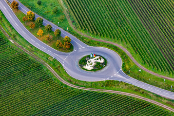 Vue aérienne de Rond-point de la Niederkircher Straße à Deidesheim dans le département Rhénanie-Palatinat, Allemagne