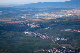 Vue aérienne de De l'est à le quartier Jerusalemsberg in Kirchheim an der Weinstraße dans le département Rhénanie-Palatinat, Allemagne