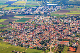 Vue aérienne de Vue de la ville depuis le nord à Lambsheim dans le département Rhénanie-Palatinat, Allemagne