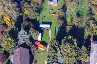 Vue aérienne de Saarstraße Villa Kunterbunt à Kandel dans le département Rhénanie-Palatinat, Allemagne