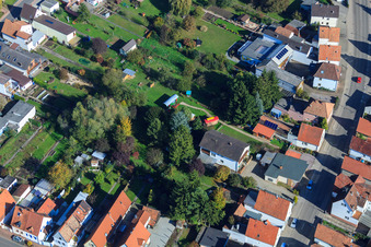 Vue oblique de Saarstraße Villa Kunterbunt à Kandel dans le département Rhénanie-Palatinat, Allemagne