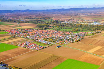 Vue du sud-est à Steinweiler dans le département Rhénanie-Palatinat, Allemagne d'en haut
