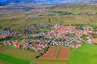 Vue aérienne de Vue du village depuis le sud-est à le quartier Mörzheim in Landau in der Pfalz dans le département Rhénanie-Palatinat, Allemagne
