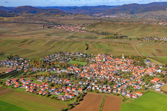 Vue aérienne de Vue du village depuis le sud-est à le quartier Mörzheim in Landau in der Pfalz dans le département Rhénanie-Palatinat, Allemagne