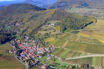 Photographie aérienne de Village viticole au bord du Haardt vu de l'est à Leinsweiler dans le département Rhénanie-Palatinat, Allemagne