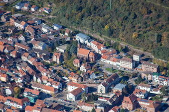 Vue aérienne de Saint Joseph à Annweiler am Trifels dans le département Rhénanie-Palatinat, Allemagne