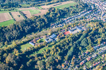 Vue aérienne de Lycée privé Trifels à Annweiler am Trifels dans le département Rhénanie-Palatinat, Allemagne