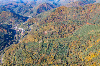Vue aérienne de Rinnthal dans le département Rhénanie-Palatinat, Allemagne