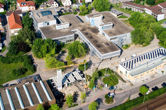 Lycée Ludwig-Marum Pfinztal à le quartier Berghausen in Pfinztal dans le département Bade-Wurtemberg, Allemagne vu d'un drone