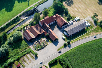 Vue aérienne de Berghausen à le quartier Söllingen in Pfinztal dans le département Bade-Wurtemberg, Allemagne