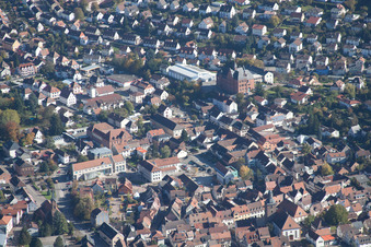 Vue oblique de Annweiler am Trifels dans le département Rhénanie-Palatinat, Allemagne