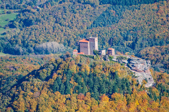 Château de Trifels à le quartier Bindersbach in Annweiler am Trifels dans le département Rhénanie-Palatinat, Allemagne vue d'en haut