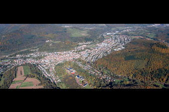 Vue aérienne de Vue de la ville depuis le centre-ville à Annweiler am Trifels dans le département Rhénanie-Palatinat, Allemagne