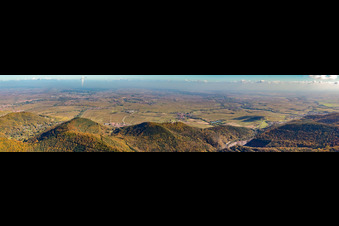 Vue aérienne de Haardt Panorama derrière le Madenburg à Waldhambach dans le département Rhénanie-Palatinat, Allemagne
