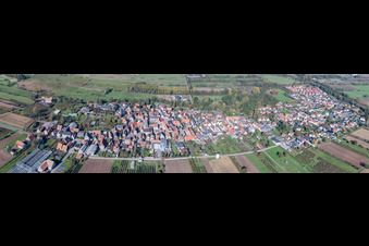 Vue aérienne de Panorama du village à Winden dans le département Rhénanie-Palatinat, Allemagne