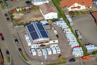 Vue aérienne de Zone industrielle Hors,. Service de voitures et de caravanes Messinger à le quartier Minderslachen in Kandel dans le département Rhénanie-Palatinat, Allemagne