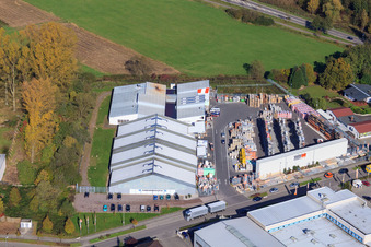Centre de construction de l'Union Hornbach Kandel à le quartier Minderslachen in Kandel dans le département Rhénanie-Palatinat, Allemagne depuis l'avion