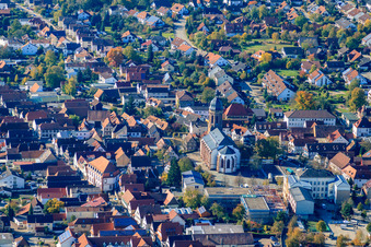 Vue aérienne de Place du marché vue du sud-est à Kandel dans le département Rhénanie-Palatinat, Allemagne