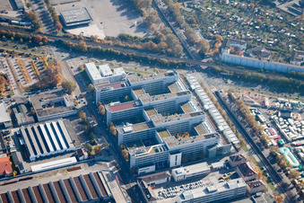 Vue aérienne de Siège social de l'ENBW à le quartier Oststadt in Karlsruhe dans le département Bade-Wurtemberg, Allemagne