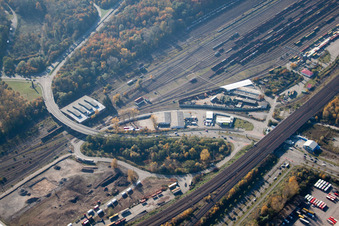 Vue aérienne de Pont Wohlfahrtsweierer à le quartier Oststadt in Karlsruhe dans le département Bade-Wurtemberg, Allemagne