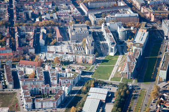 Vue d'oiseau de Kriegsstraße Est à le quartier Südstadt in Karlsruhe dans le département Bade-Wurtemberg, Allemagne