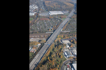 Vue aérienne de A5 près d'Aue à le quartier Durlach in Karlsruhe dans le département Bade-Wurtemberg, Allemagne