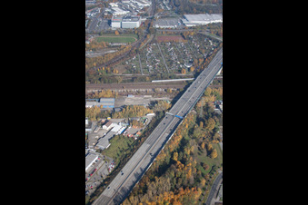 Vue aérienne de A5 près d'Aue à le quartier Durlach in Karlsruhe dans le département Bade-Wurtemberg, Allemagne