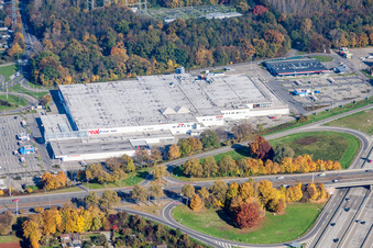 Vue aérienne de Centre commercial réel,- SB-Warenhaus GmbH et Saturn à le quartier Rintheim in Karlsruhe dans le département Bade-Wurtemberg, Allemagne