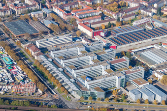 Photographie aérienne de Immeuble de bureaux du bâtiment administratif et commercial du siège de l'ENBW sur Durlacher Allee à le quartier Oststadt in Karlsruhe dans le département Bade-Wurtemberg, Allemagne