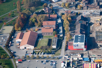 Vue aérienne de Maison de fous dans l'ancien abattoir à le quartier Oststadt in Karlsruhe dans le département Bade-Wurtemberg, Allemagne
