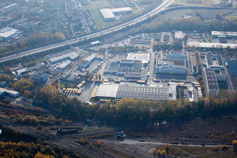 Entrepôts et bâtiment d'expédition SWS-Speditions-GmbH, Ottostraße à le quartier Durlach in Karlsruhe dans le département Bade-Wurtemberg, Allemagne d'un drone