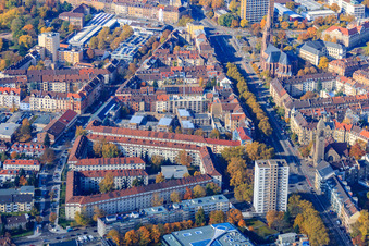 Vue aérienne de Gottesauer Platz sur la Durlacher Allee à le quartier Oststadt in Karlsruhe dans le département Bade-Wurtemberg, Allemagne