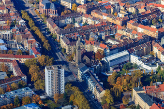 Vue aérienne de Église Luther sur la Durlacher Allee à le quartier Oststadt in Karlsruhe dans le département Bade-Wurtemberg, Allemagne
