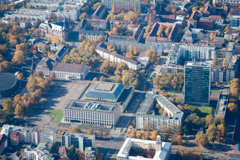 Vue aérienne de Centre des congrès à le quartier Südweststadt in Karlsruhe dans le département Bade-Wurtemberg, Allemagne