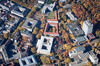 Vue aérienne de Université KIT à le quartier Innenstadt-Ost in Karlsruhe dans le département Bade-Wurtemberg, Allemagne