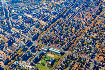 Vue aérienne de Blücherstraße x Northern Hildapromenade, Dragonerhalle à le quartier Weststadt in Karlsruhe dans le département Bade-Wurtemberg, Allemagne