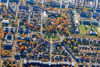 Vue aérienne de Haydnplatz, Hildapromenade Nord et Moltkestr à le quartier Weststadt in Karlsruhe dans le département Bade-Wurtemberg, Allemagne
