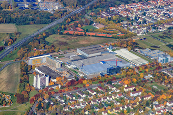 Vue aérienne de L'OREAL Produktion Deutschland GmbH & Co. KG du sud à le quartier Nordweststadt in Karlsruhe dans le département Bade-Wurtemberg, Allemagne