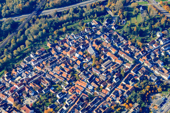 Vue aérienne de Dreikönigstr à le quartier Knielingen in Karlsruhe dans le département Bade-Wurtemberg, Allemagne