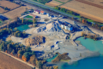 Vue aérienne de HBM Hagenbacher Bau Mineralstoffe GmbH&Co.KG à Hagenbach dans le département Rhénanie-Palatinat, Allemagne