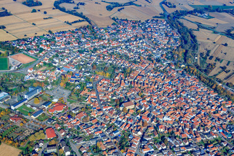 Vue aérienne de Centre-ville vu de l'ouest à Hagenbach dans le département Rhénanie-Palatinat, Allemagne