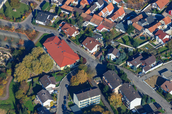 Vue aérienne de Jardin d'enfants municipal de Regenbogen à Hagenbach dans le département Rhénanie-Palatinat, Allemagne
