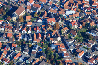 Vue aérienne de Schlossgärtenstrasse à Hagenbach dans le département Rhénanie-Palatinat, Allemagne
