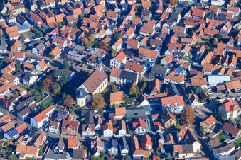 Vue aérienne de Église Hagenbach à Hagenbach dans le département Rhénanie-Palatinat, Allemagne